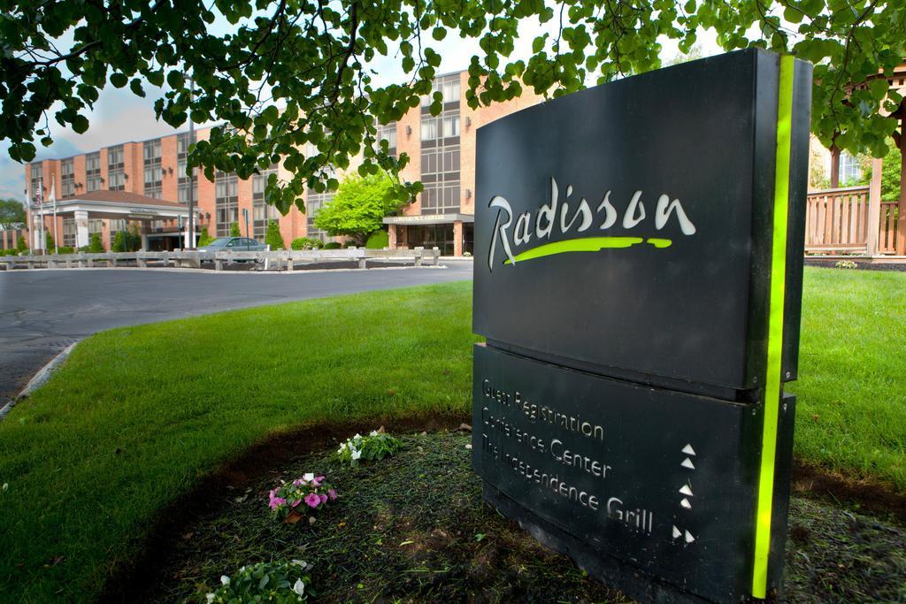 Radisson Hotel And Suites Chelmsford-Lowell Bagian luar foto